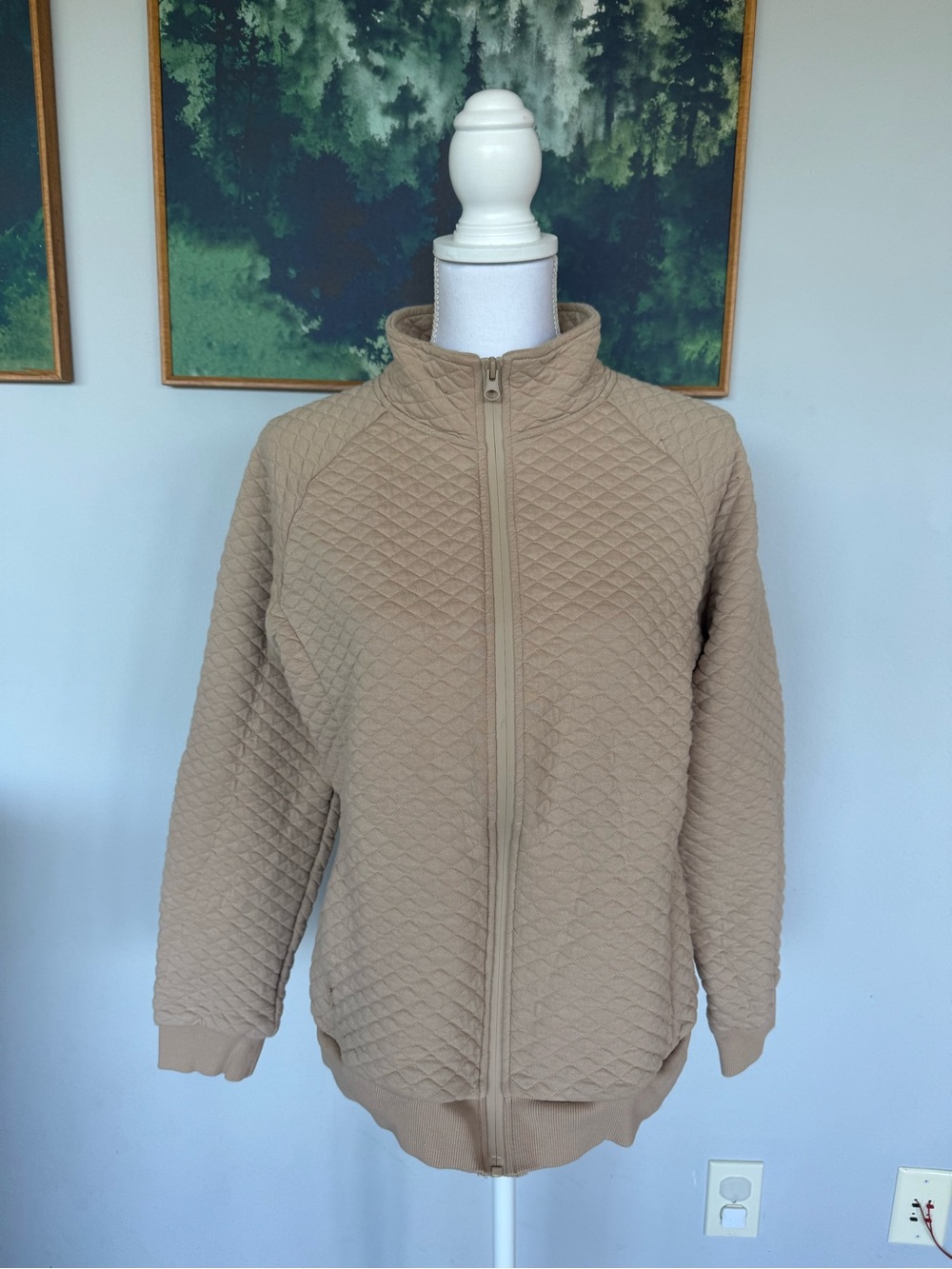 Senita Quilted Beige Zip Up Jacket | M | EUC | Zip Pockets | Cotton Blend